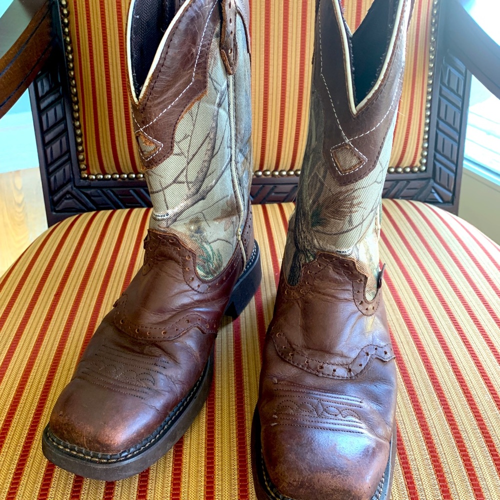 Justin camouflage cowboy boots.